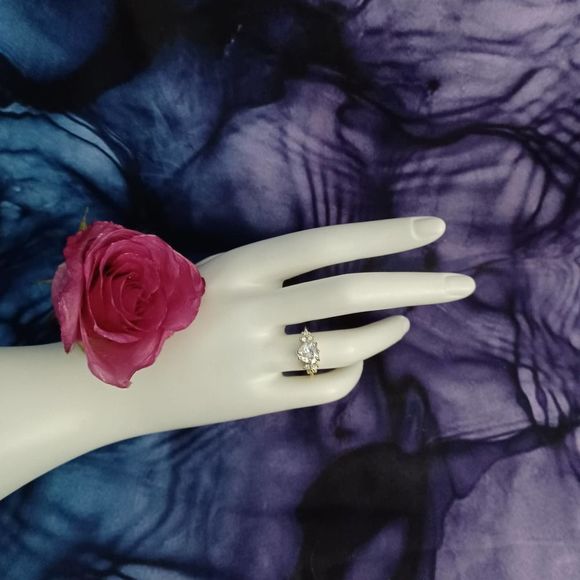 Swarovski Elements - Size 6¾ - 18K gold plated ring as pictured - Picture 2 of 6